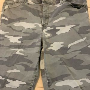 Wit & Wisdom. Camo capri pants